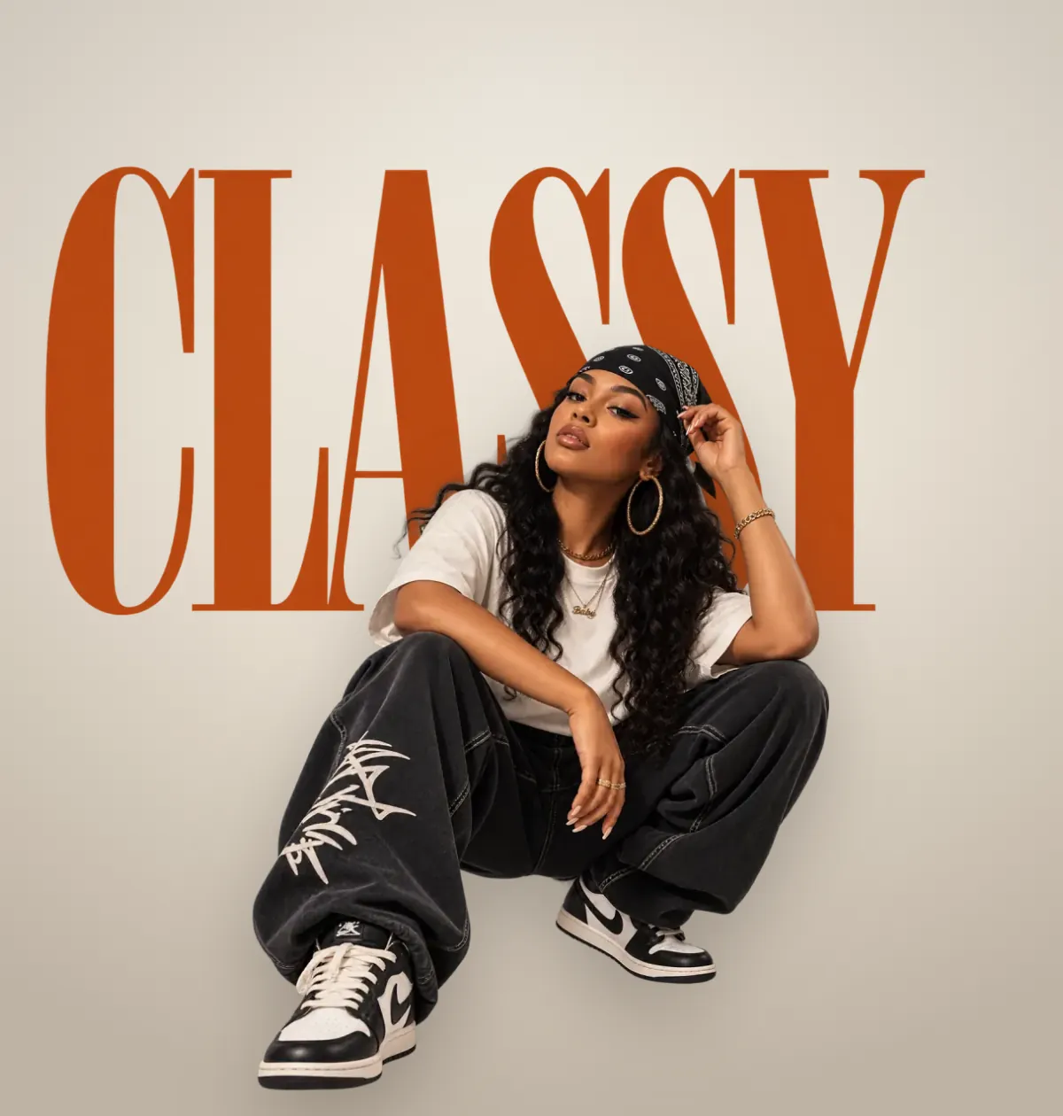 CLASSY — Konzeptstudie für eine Popup-Party-Reihe: Tänzerin im Old-School-HipHop-Look vor dem orangen Schriftzug